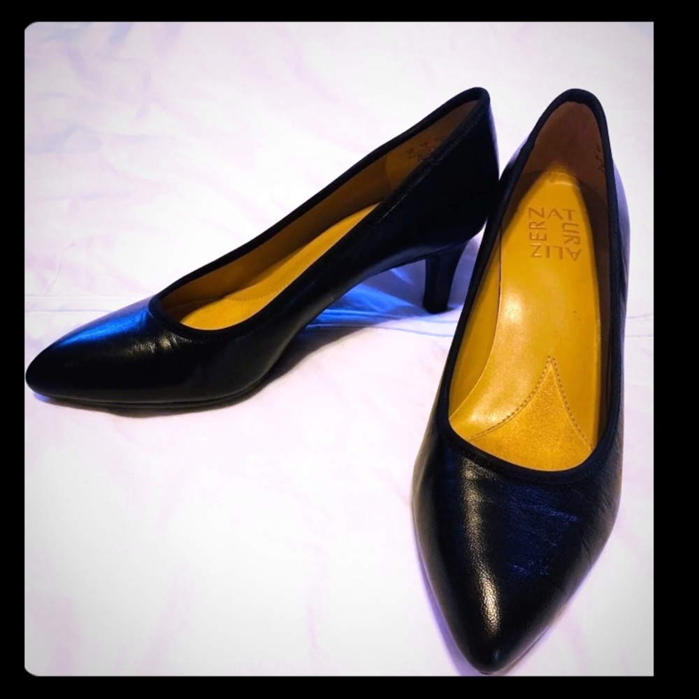 NWT Naturalizer pumps